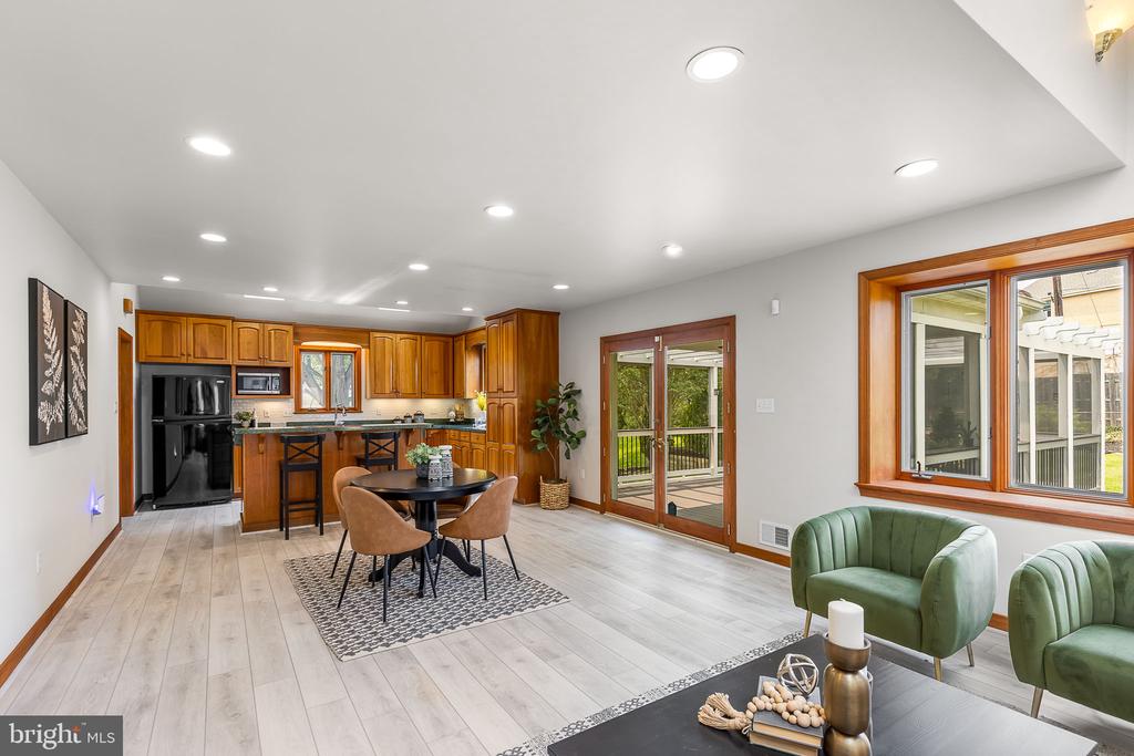2914 LAWRENCE DRIVE