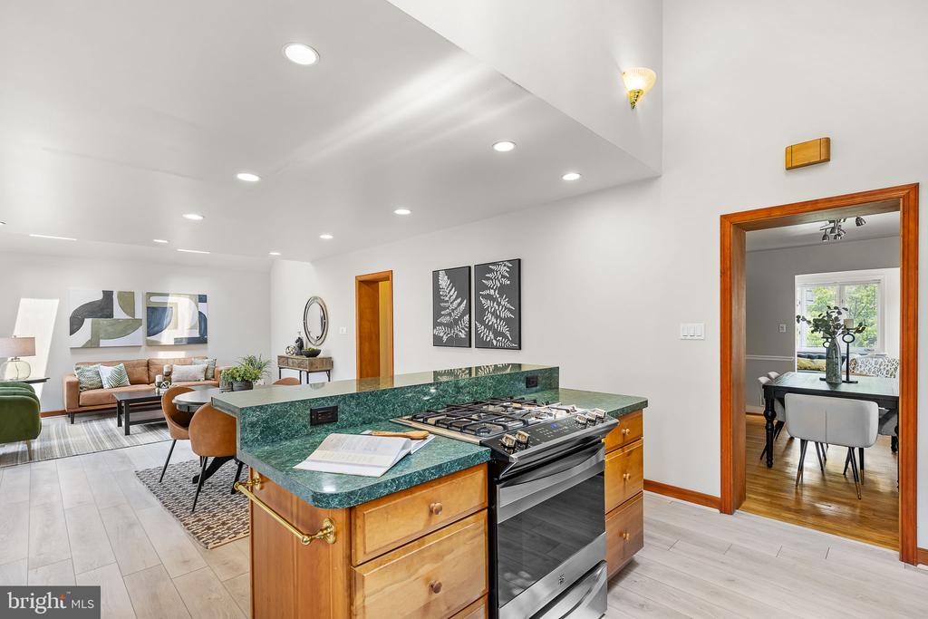 2914 LAWRENCE DRIVE