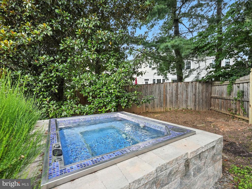 7000 SOUTHRIDGE DRIVE