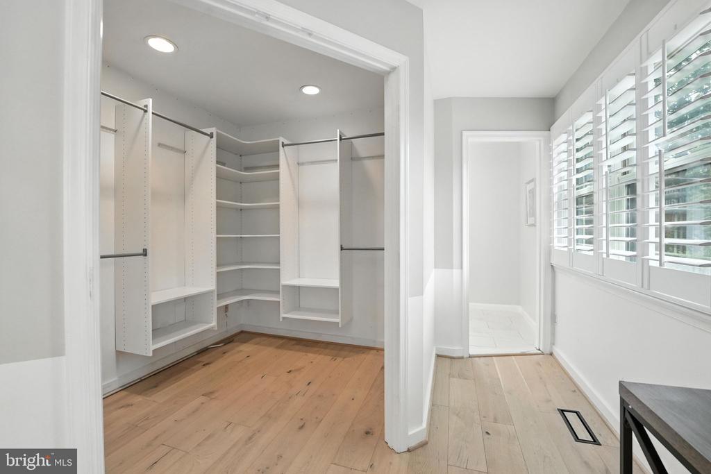 7000 SOUTHRIDGE DRIVE