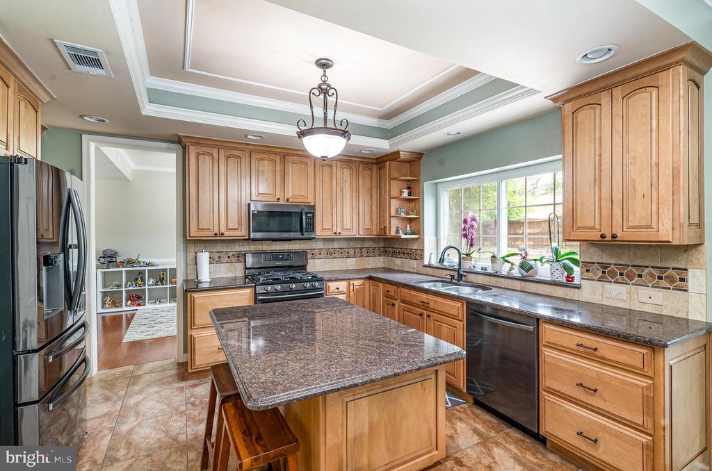2675 MAPLE RIDGE DRIVE