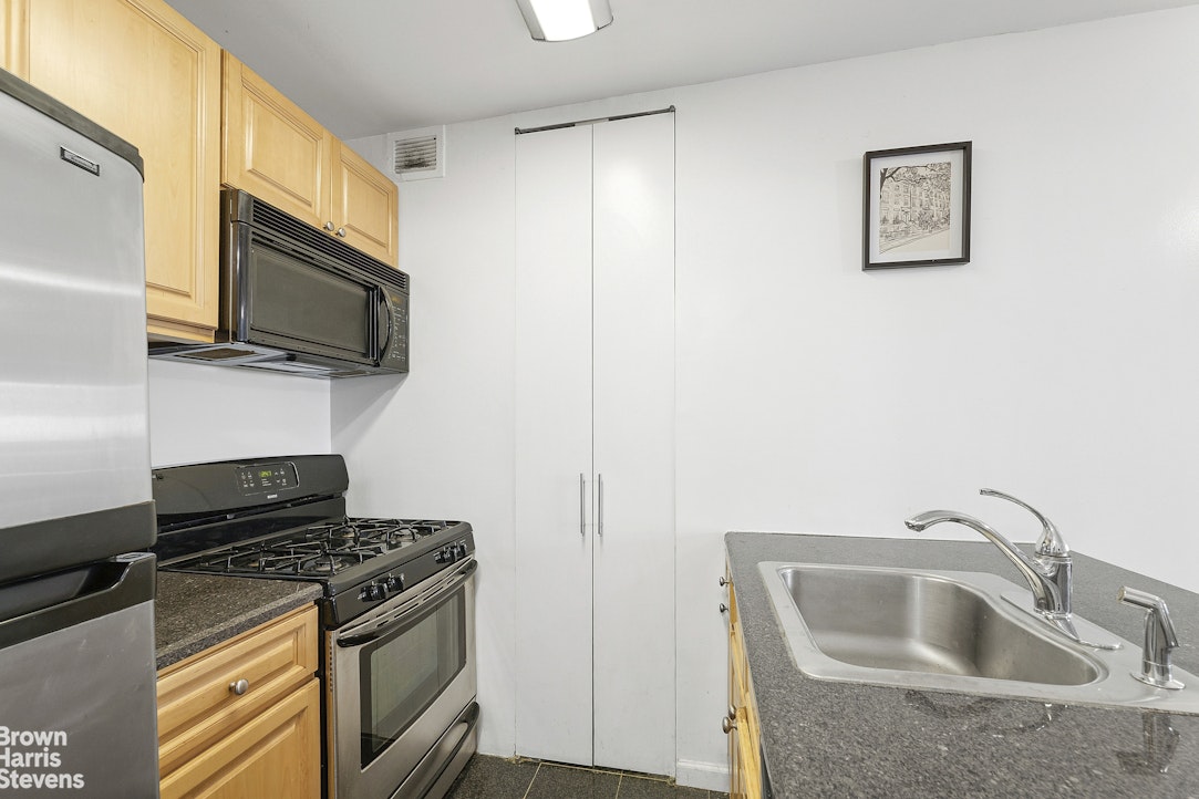 300 ALBANY Street 2D
