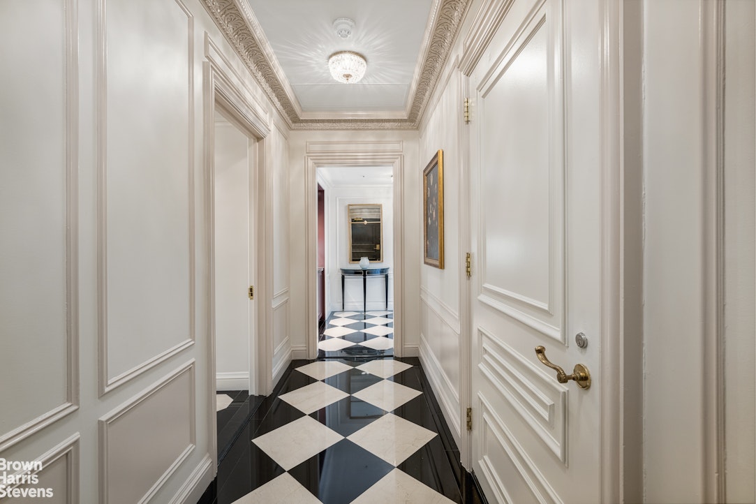 2 E 55TH Street 901