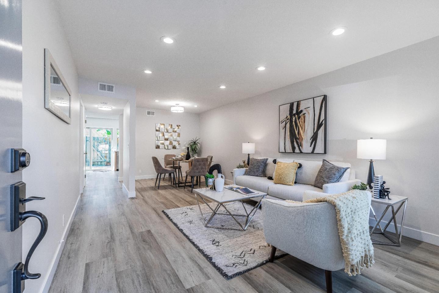 548 W Latimer AVE