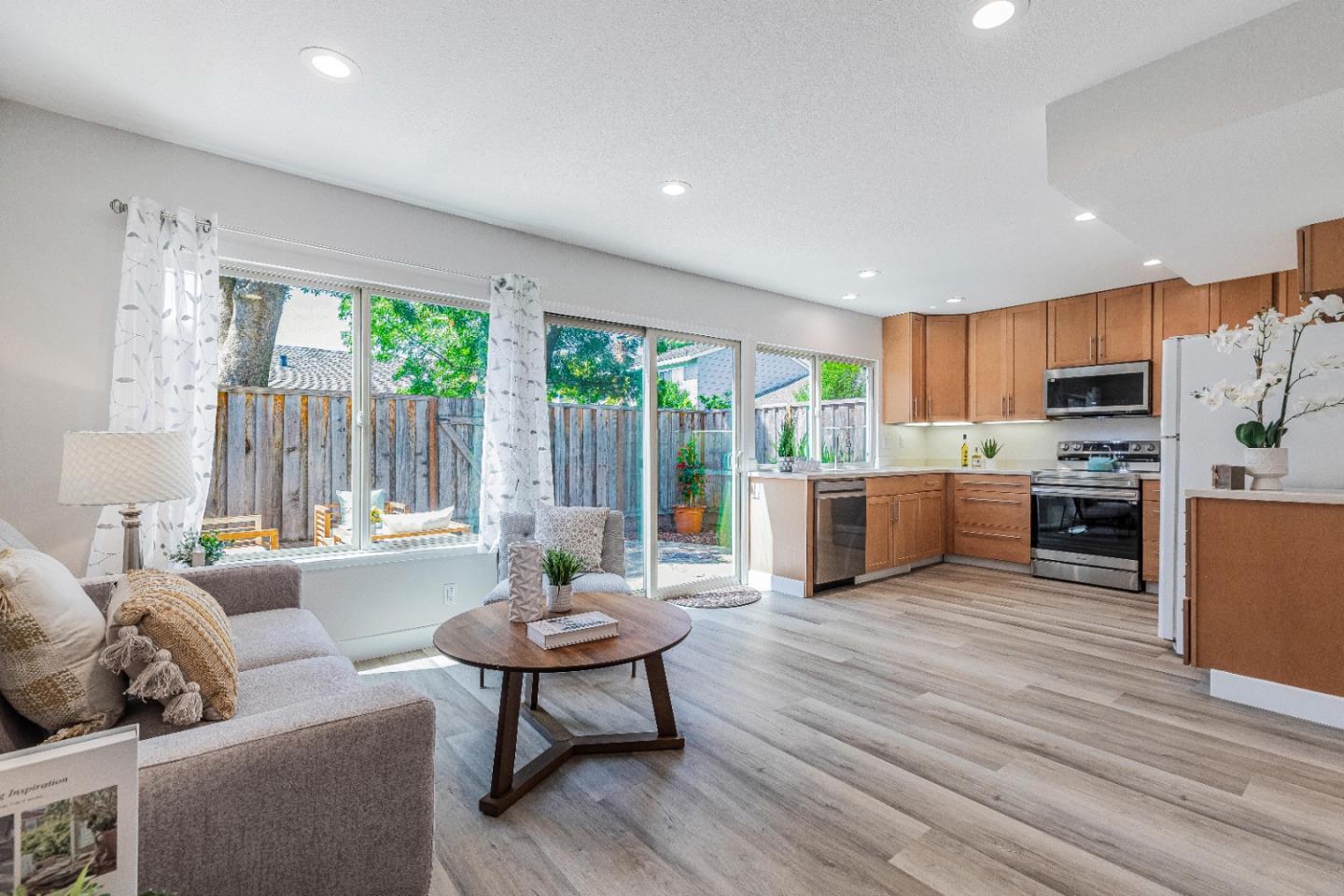 548 W Latimer AVE