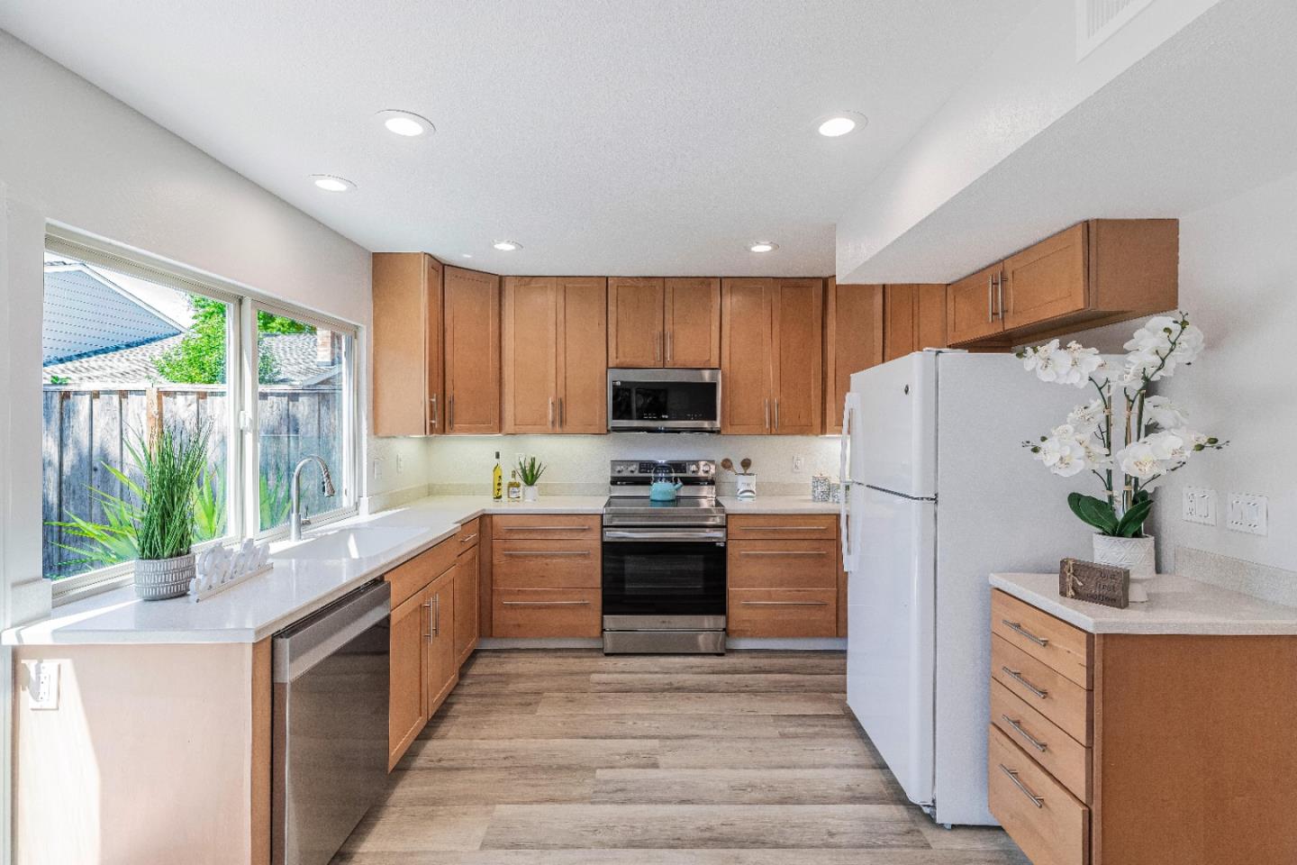 548 W Latimer AVE