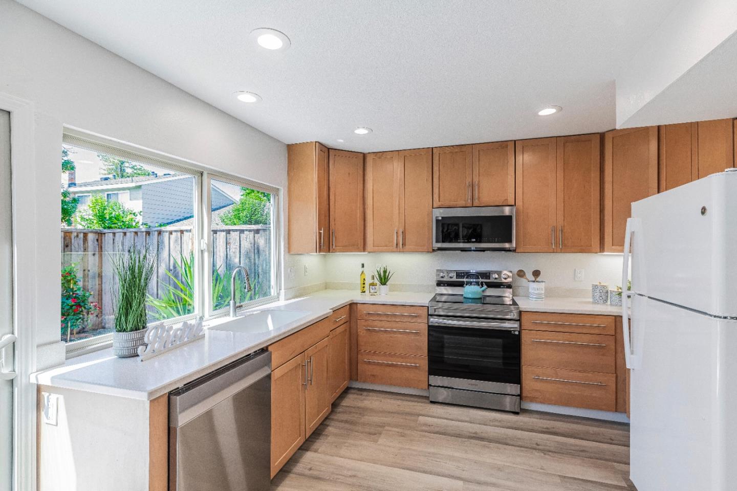 548 W Latimer AVE