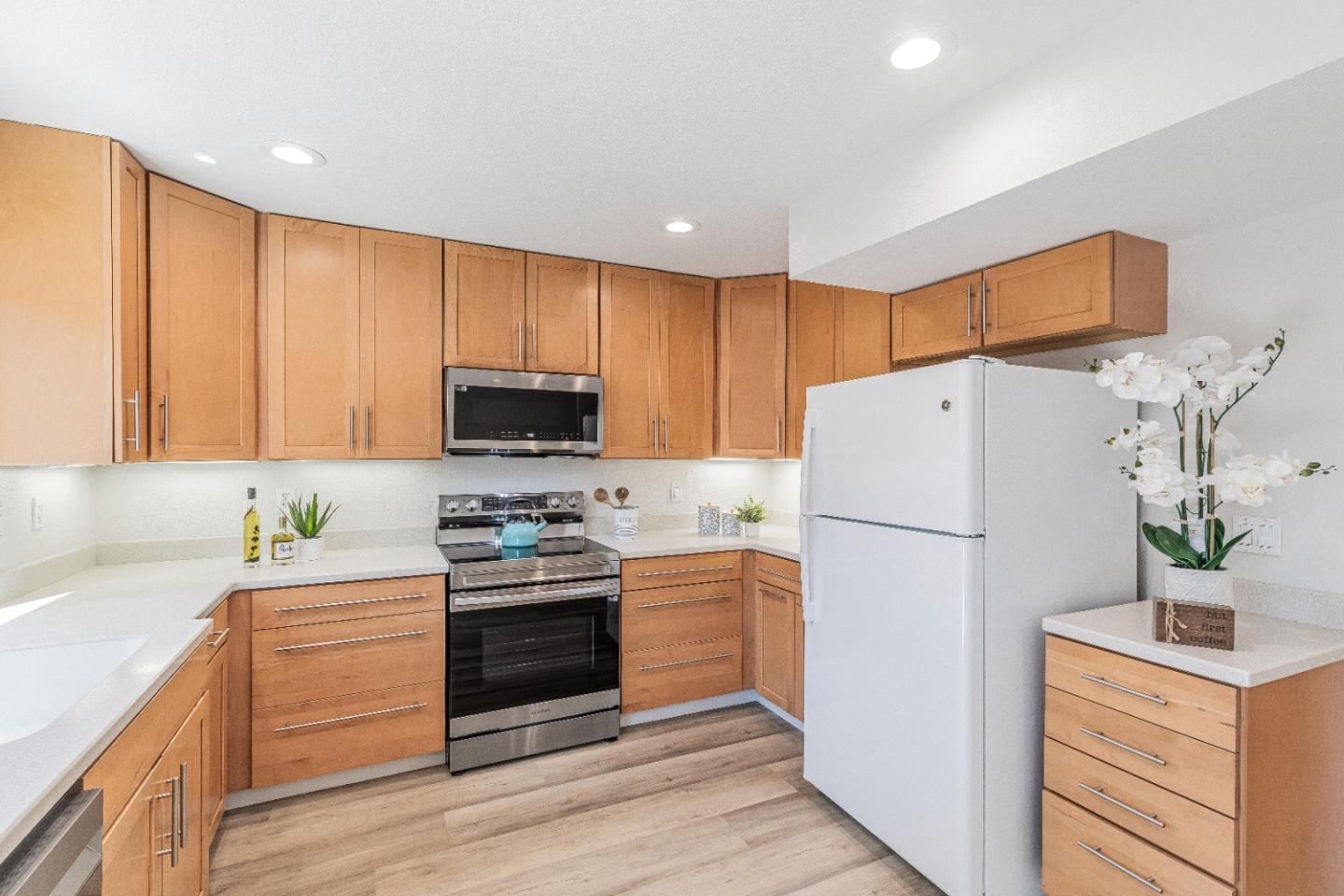 548 W Latimer AVE