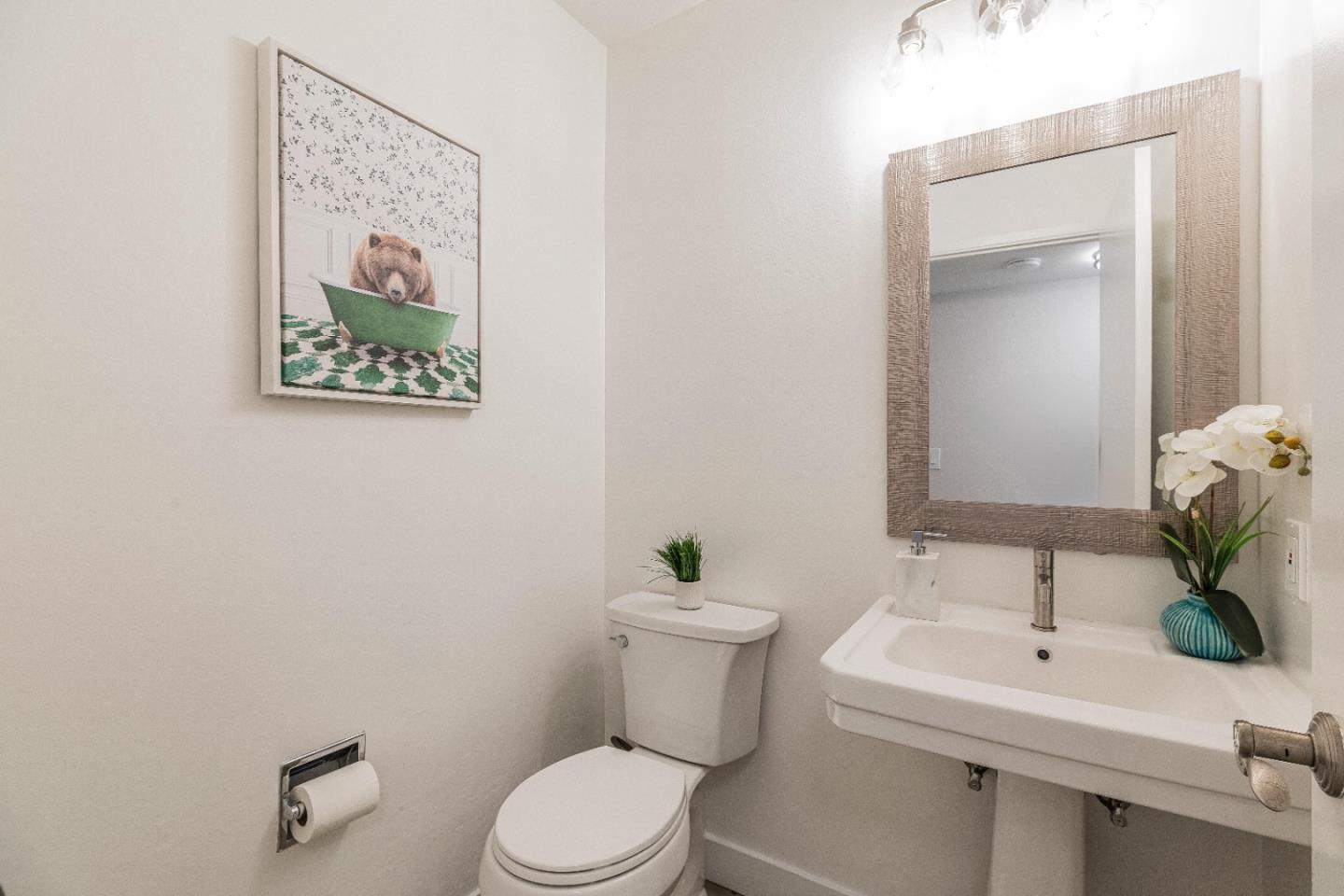 548 W Latimer AVE
