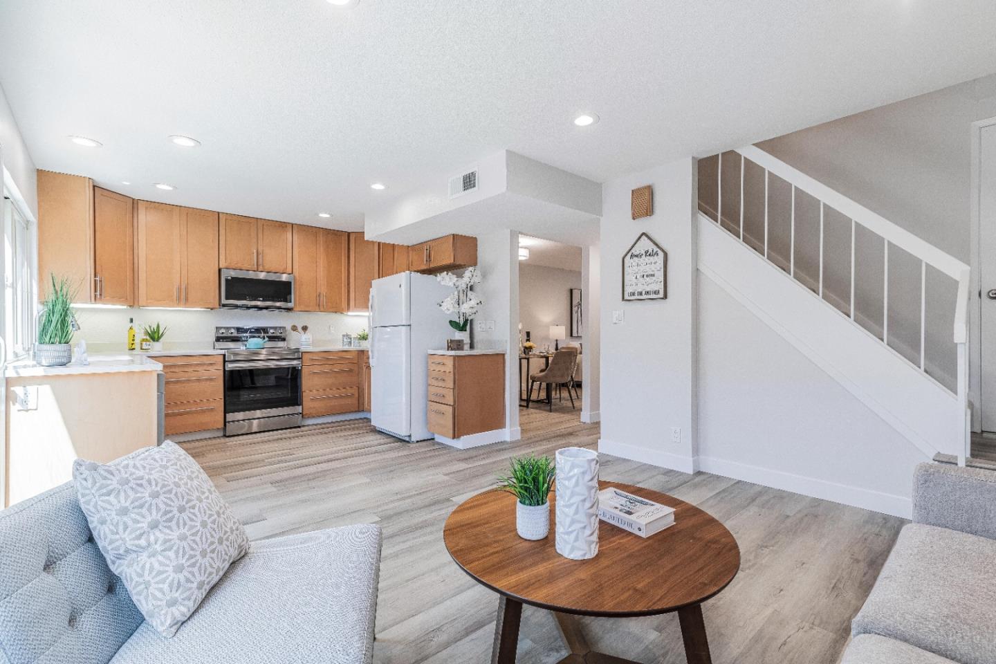 548 W Latimer AVE