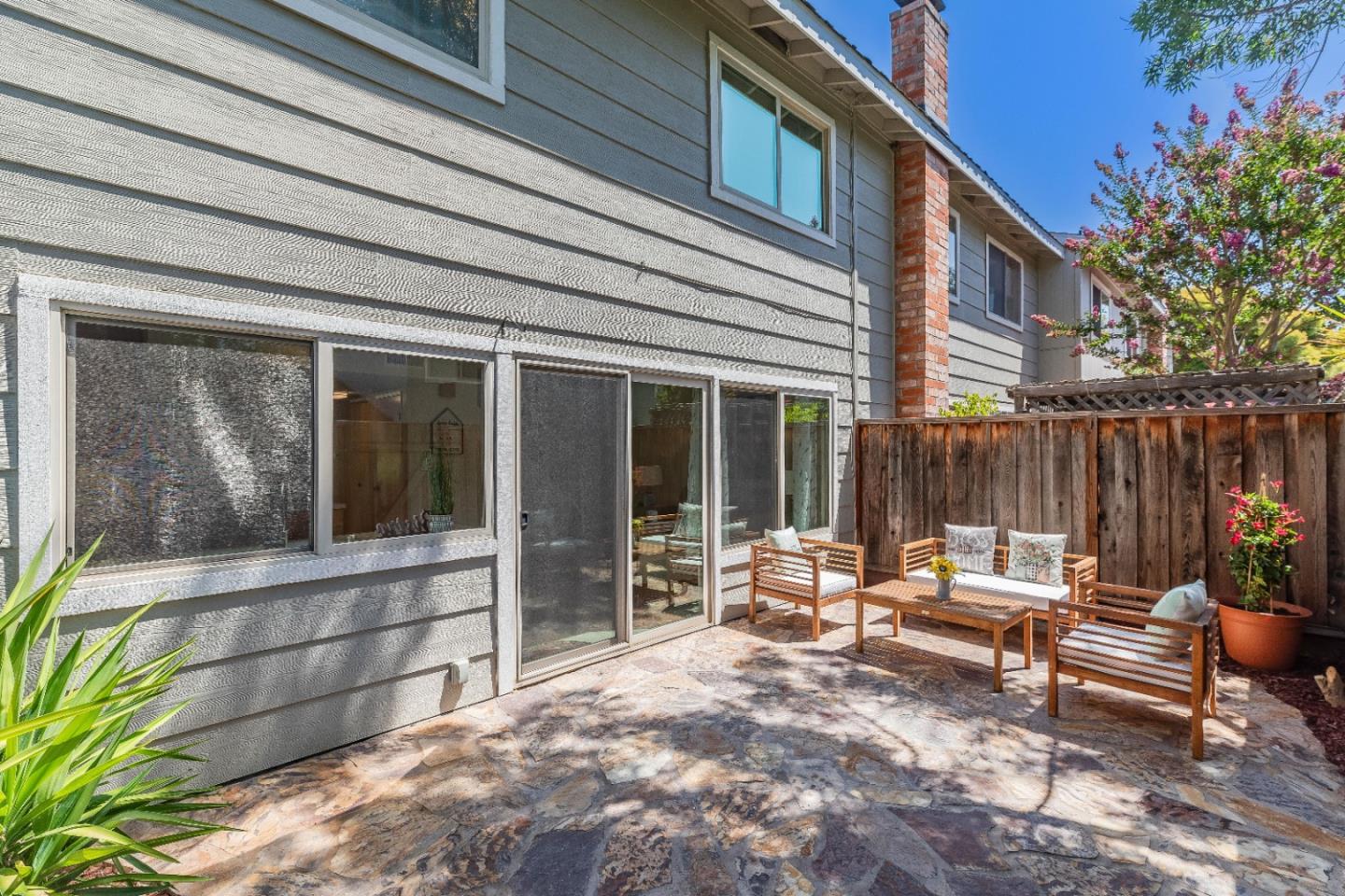 548 W Latimer AVE