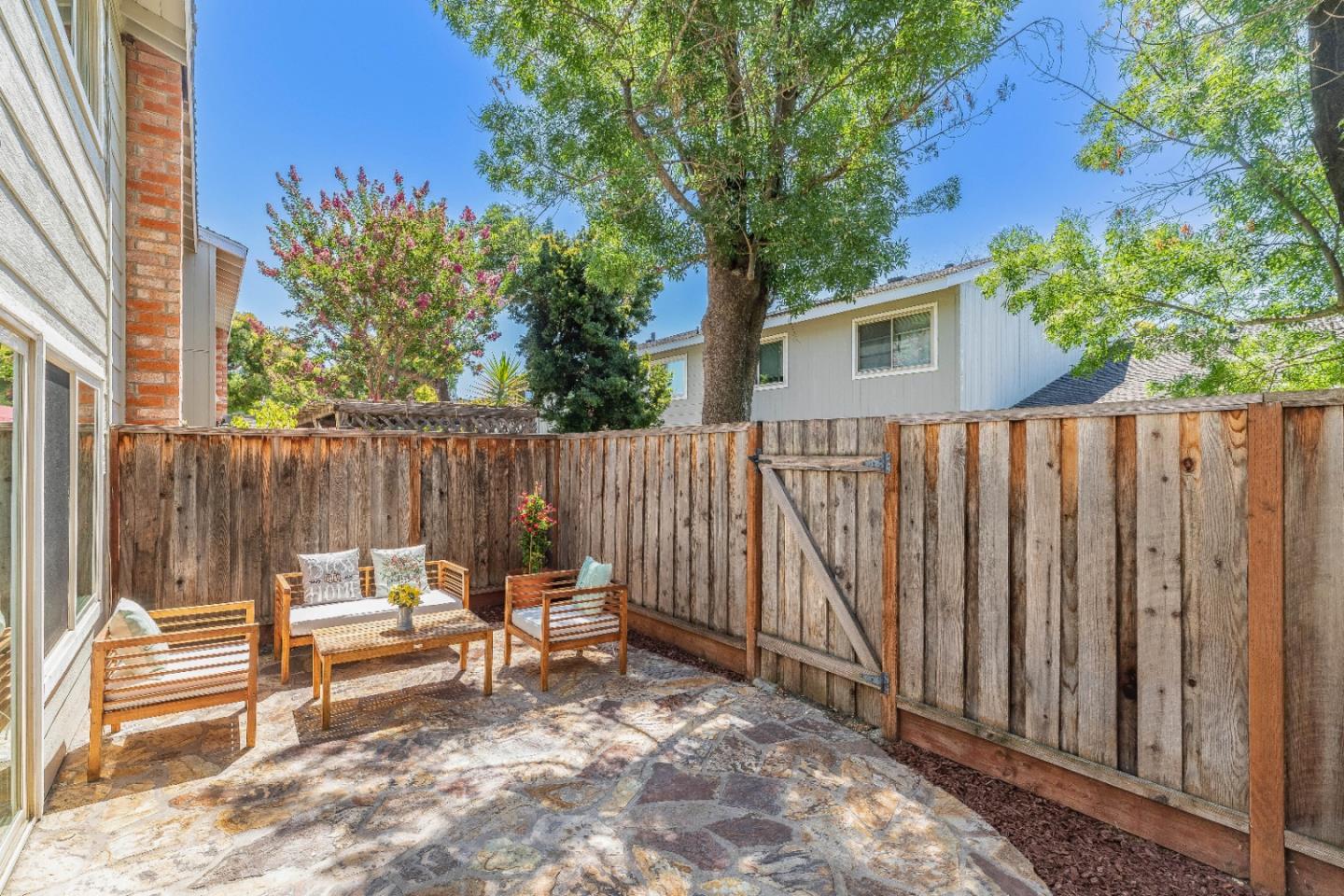 548 W Latimer AVE