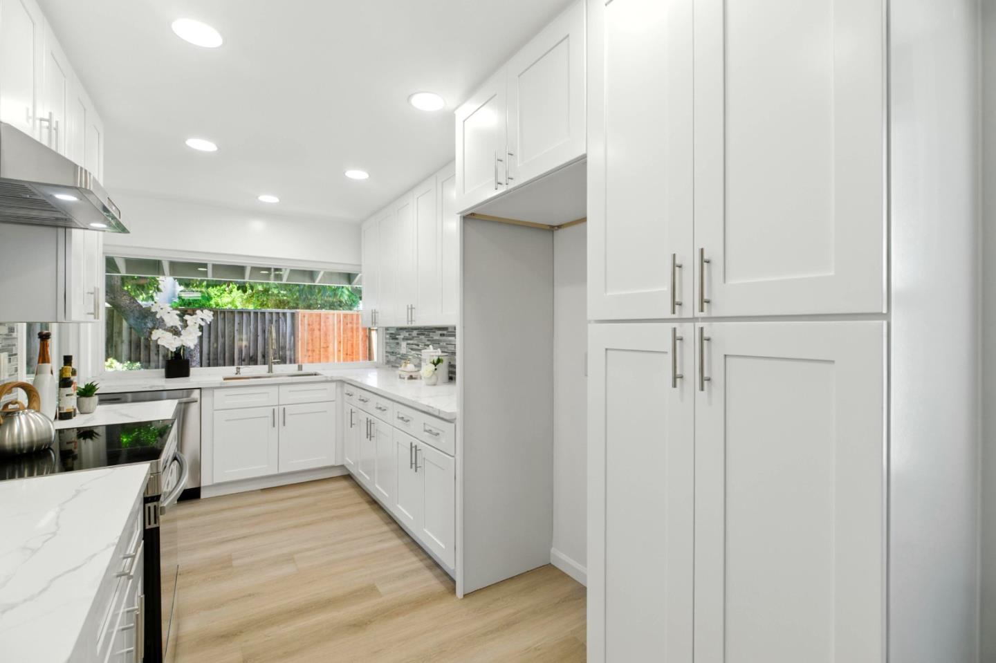266 El Portal Way