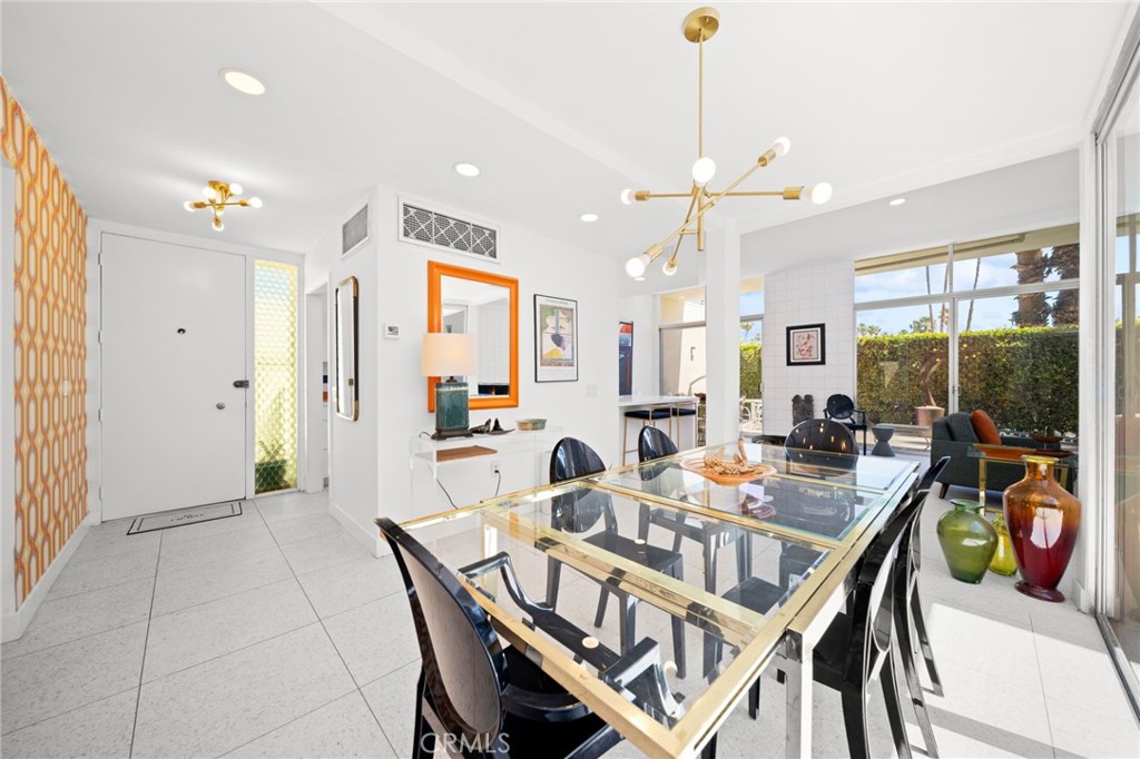 760 E La Verne