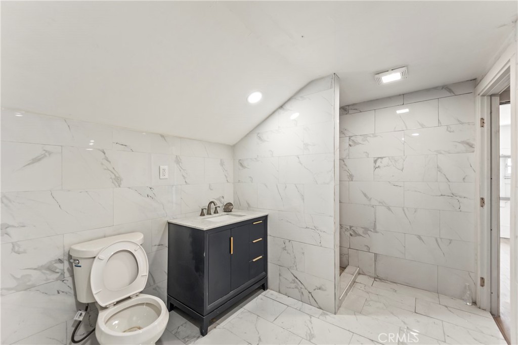 2320 W 25th