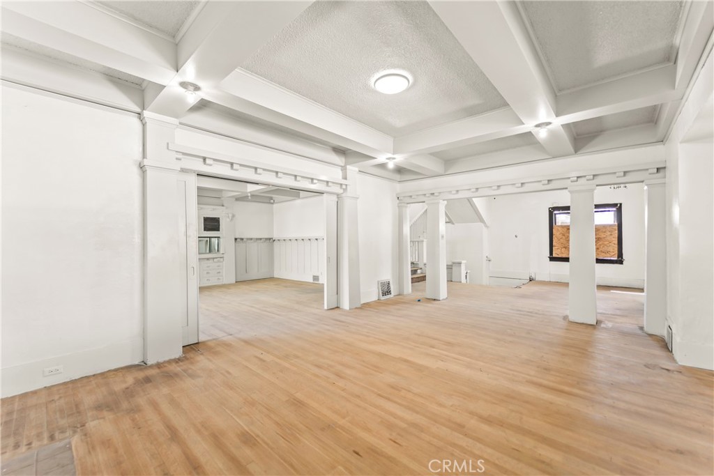 2320 W 25th