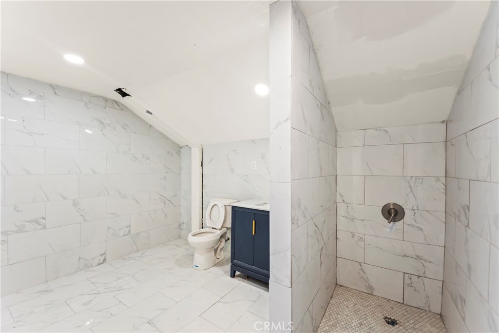 2320 W 25th
