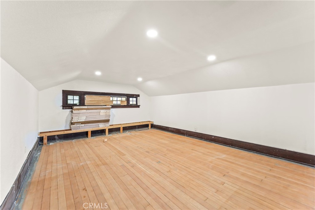 2320 W 25th