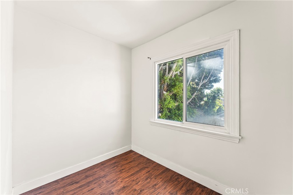 2320 W 25th