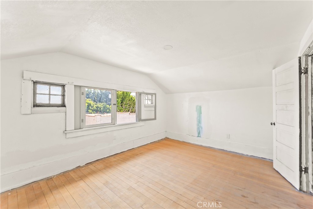 2320 W 25th