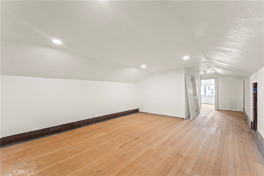 2320 W 25th