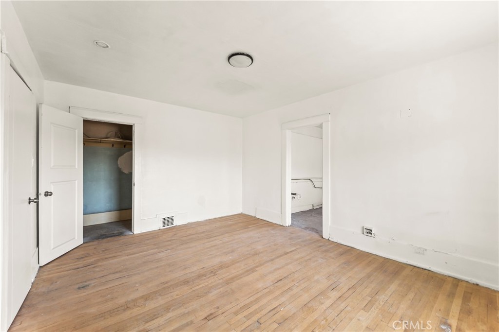 2320 W 25th