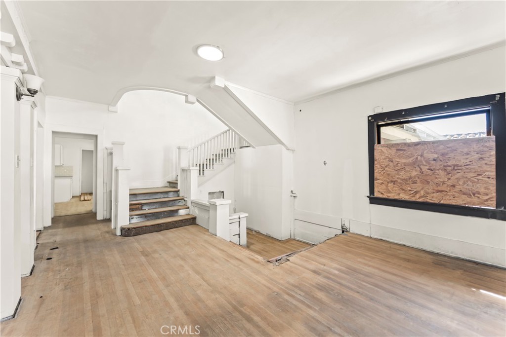 2320 W 25th
