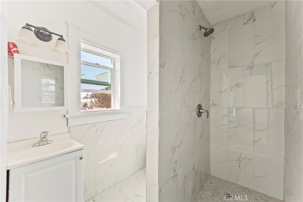 2320 W 25th