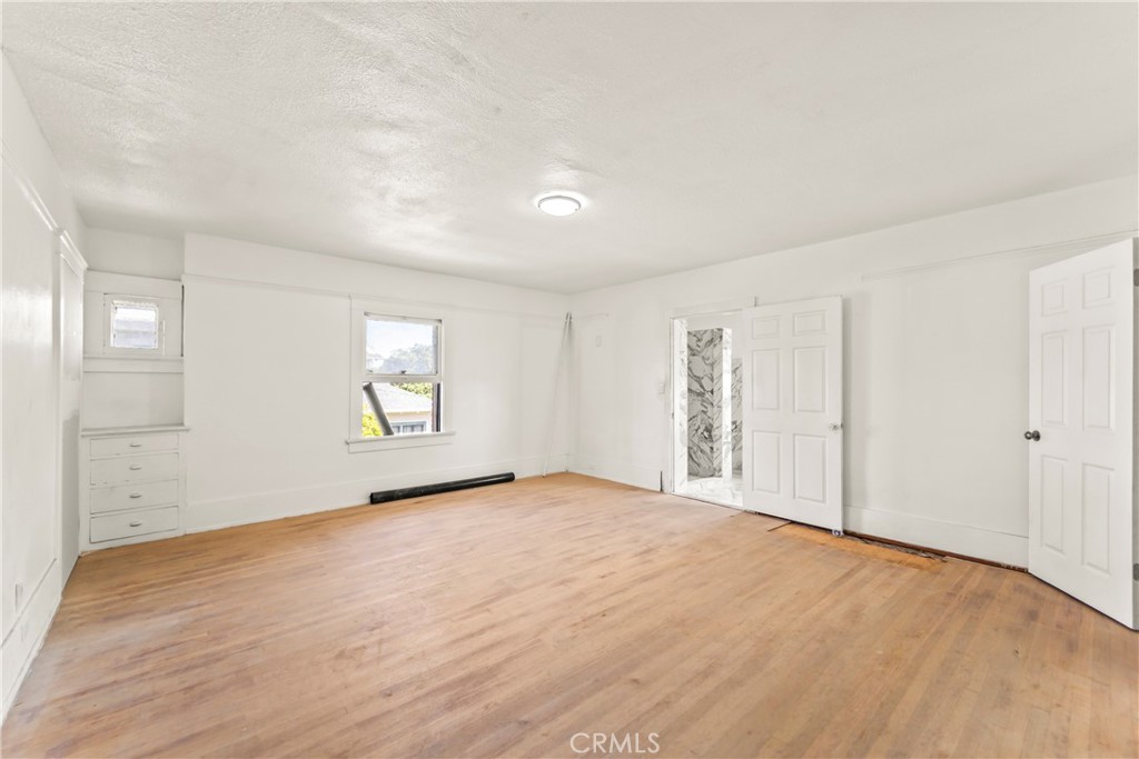 2320 W 25th