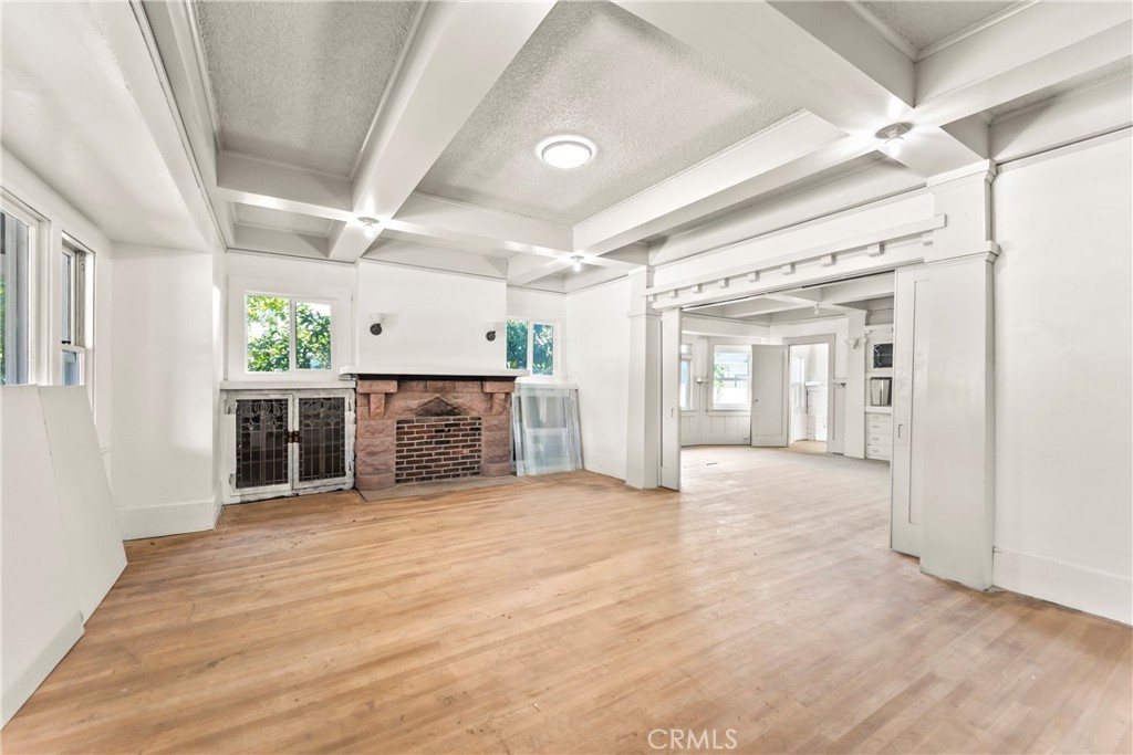 2320 W 25th