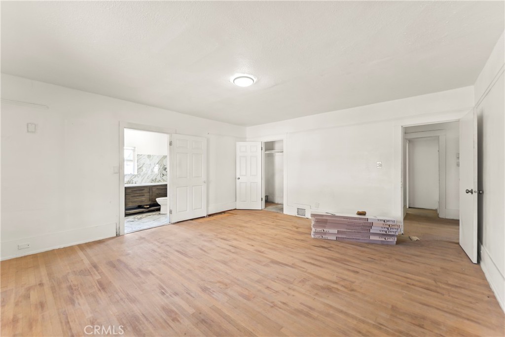 2320 W 25th