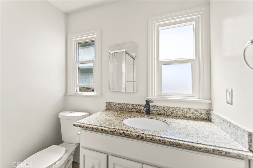 2320 W 25th