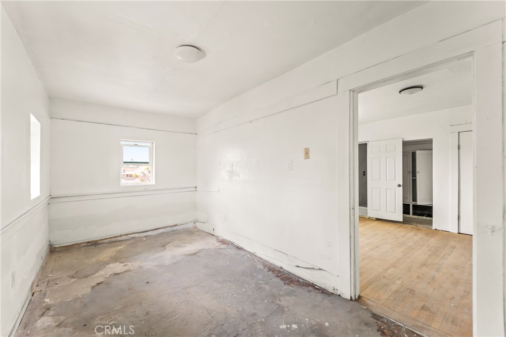 2320 W 25th