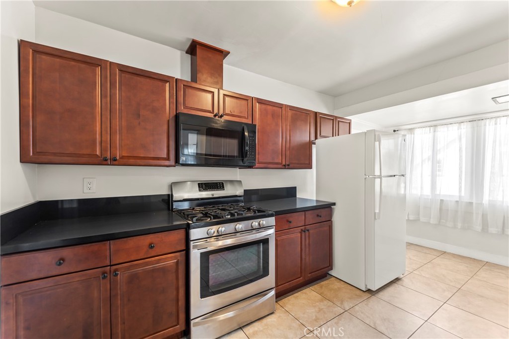 2320 W 25th