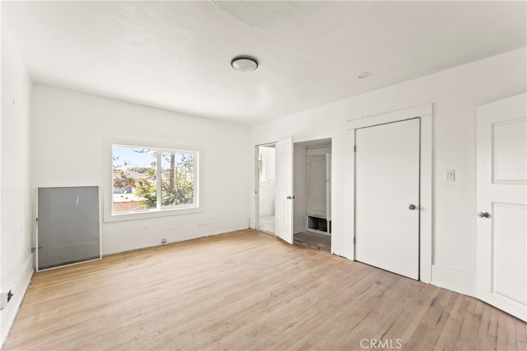 2320 W 25th