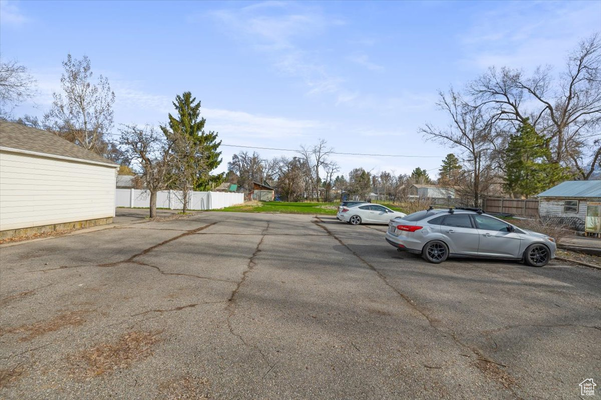 263 W CENTER ST