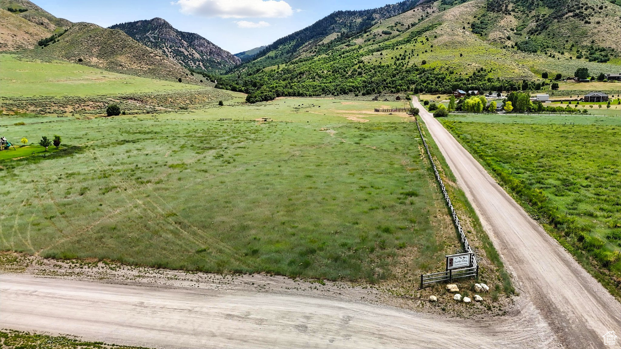 6305 N COUNTRY LN Unit: 2