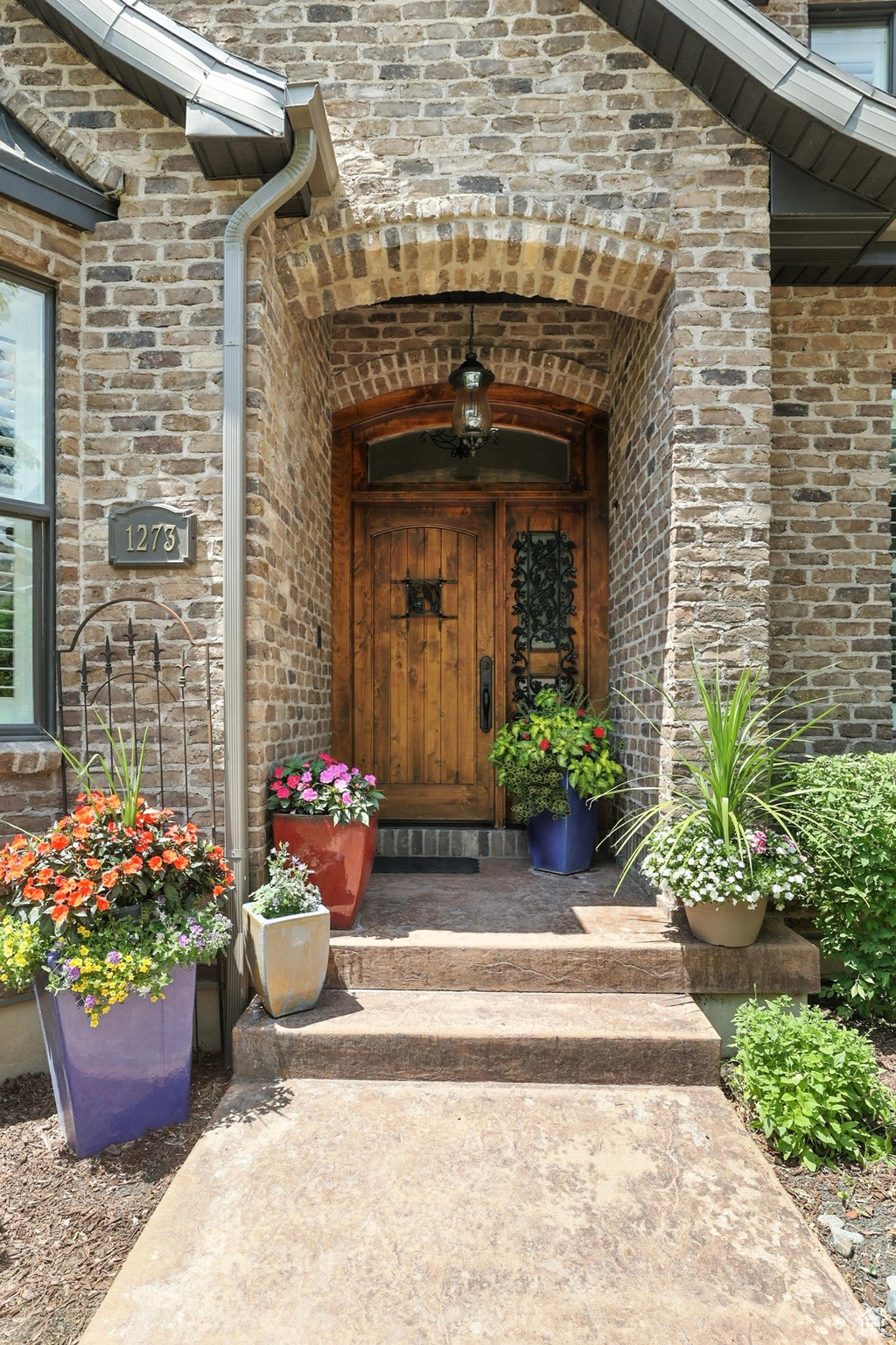 1273 CEDAR HEIGHTS DR