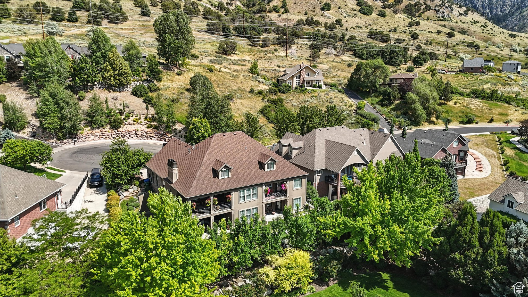 1273 CEDAR HEIGHTS DR