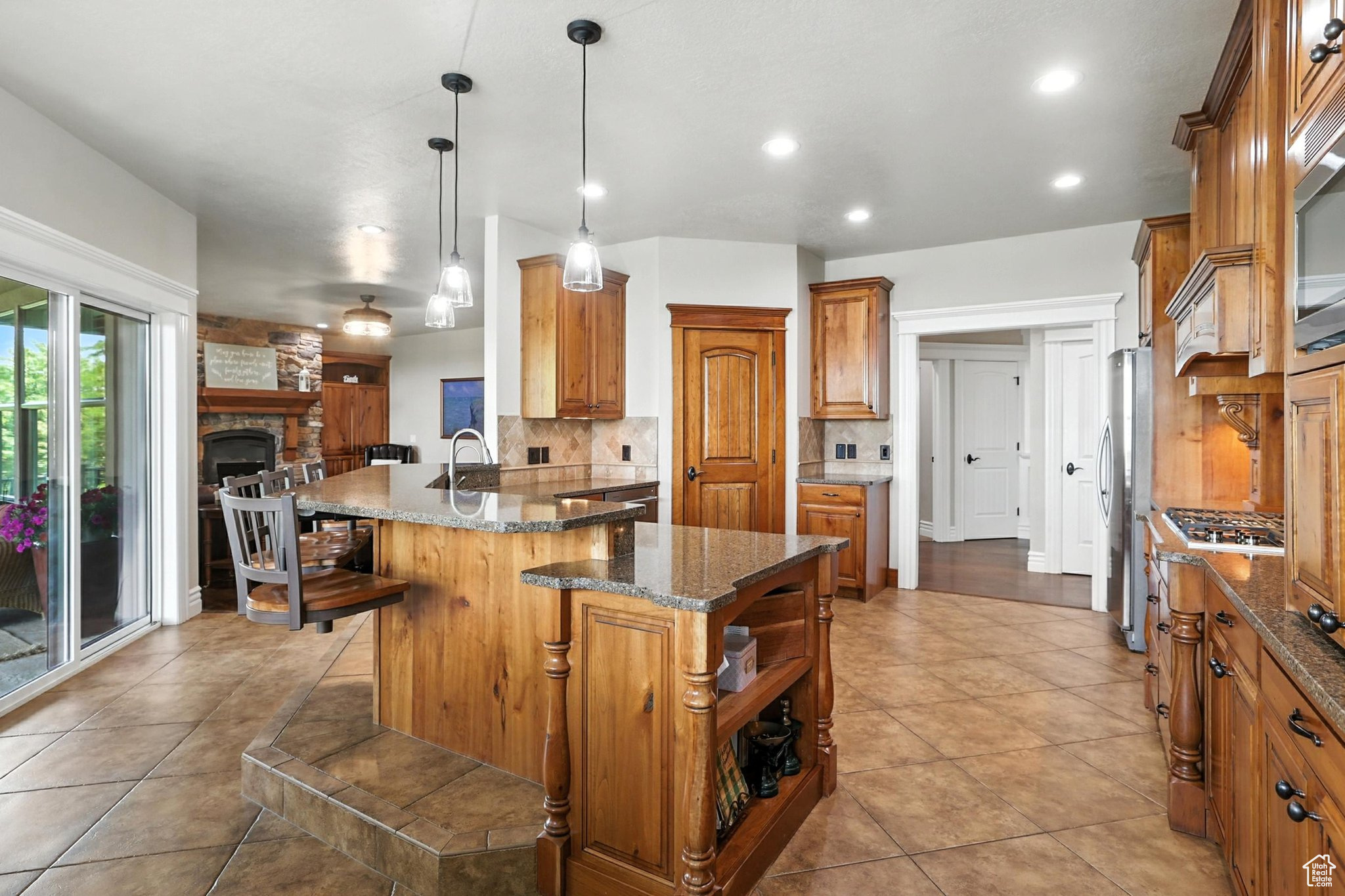 1273 CEDAR HEIGHTS DR
