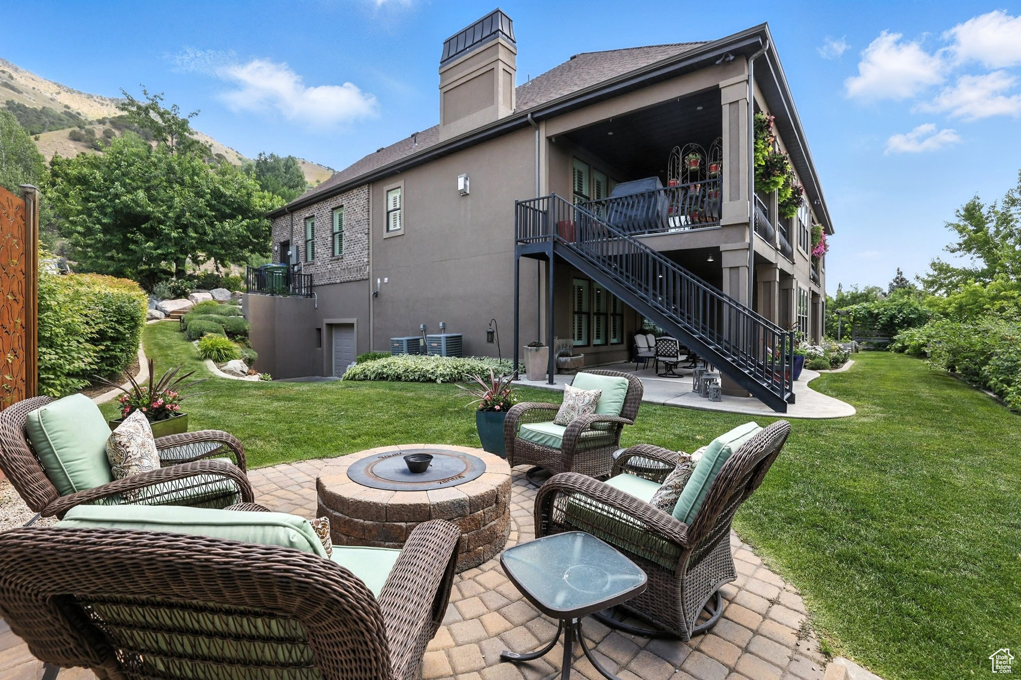 1273 CEDAR HEIGHTS DR