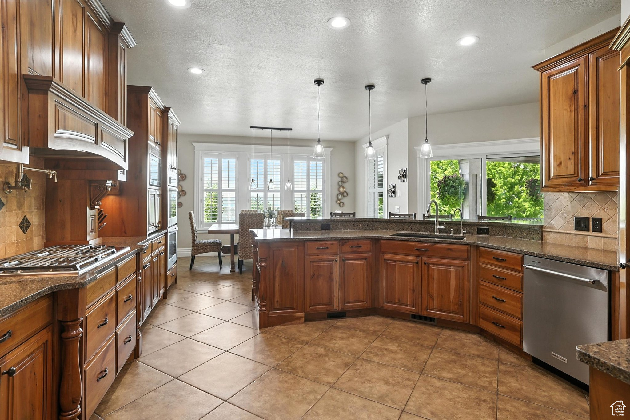 1273 CEDAR HEIGHTS DR