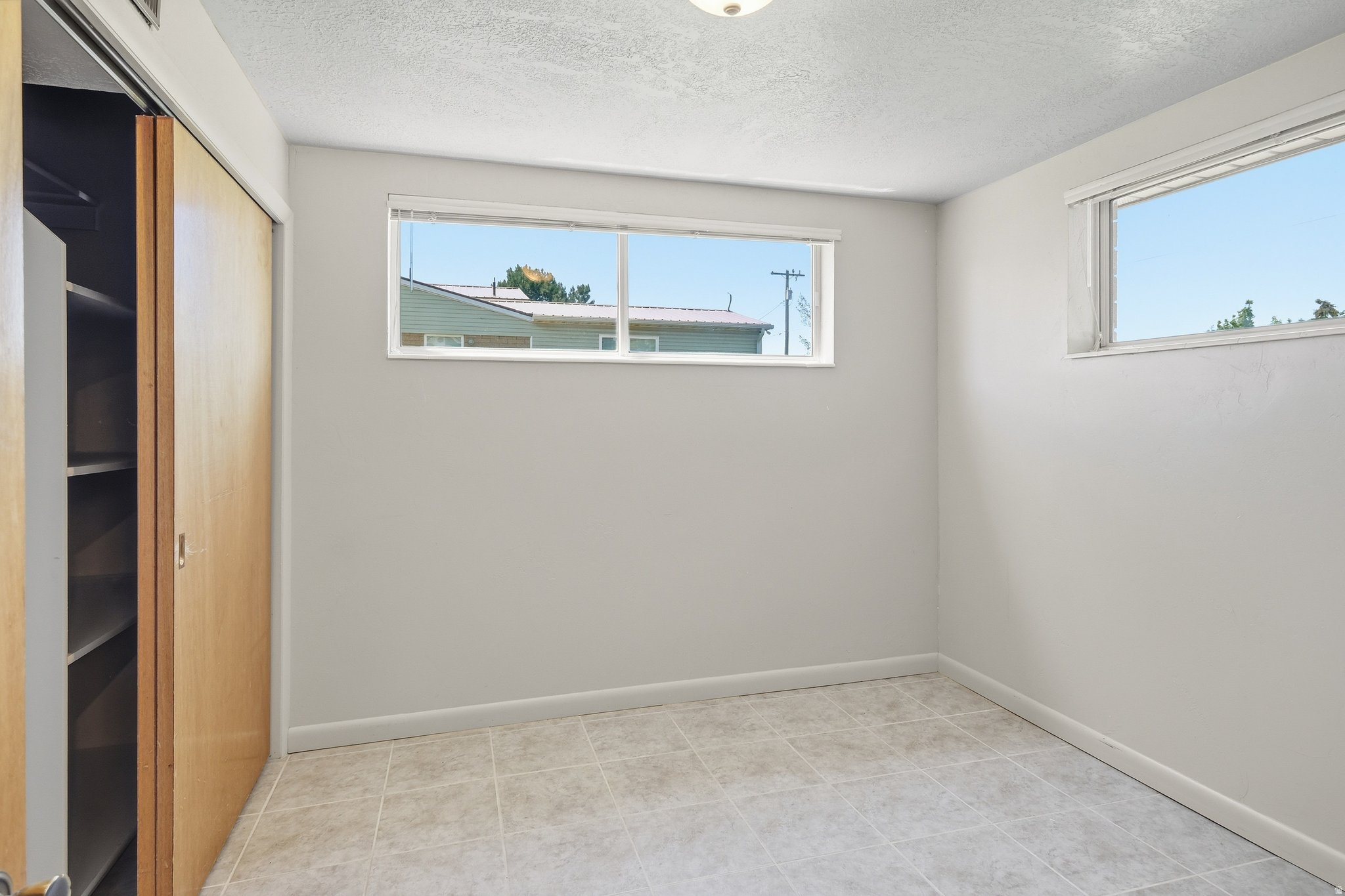 1146 S CENTURY DR