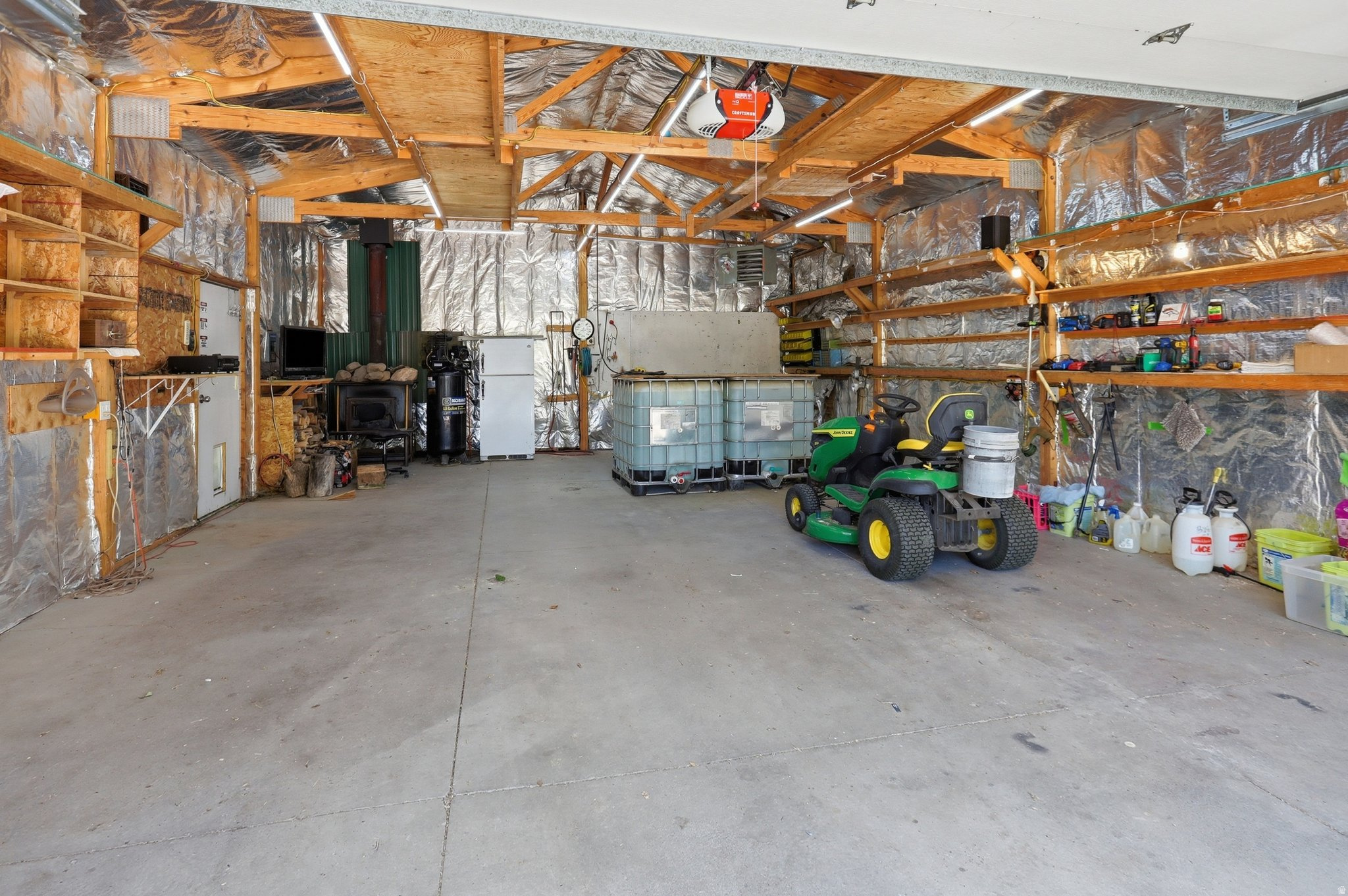 7205 S HWY 89