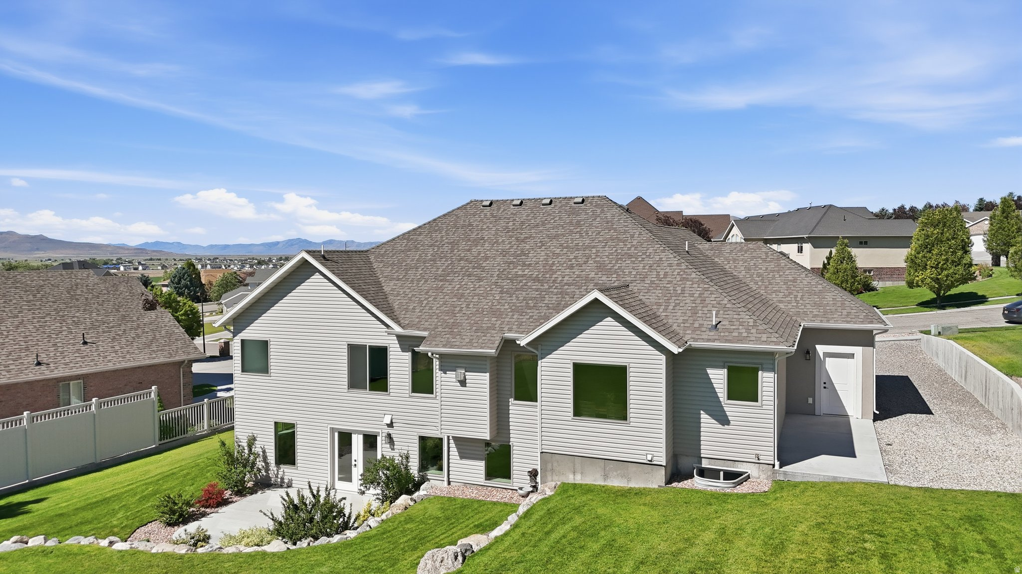 1098 N VALLEY VIEW DR