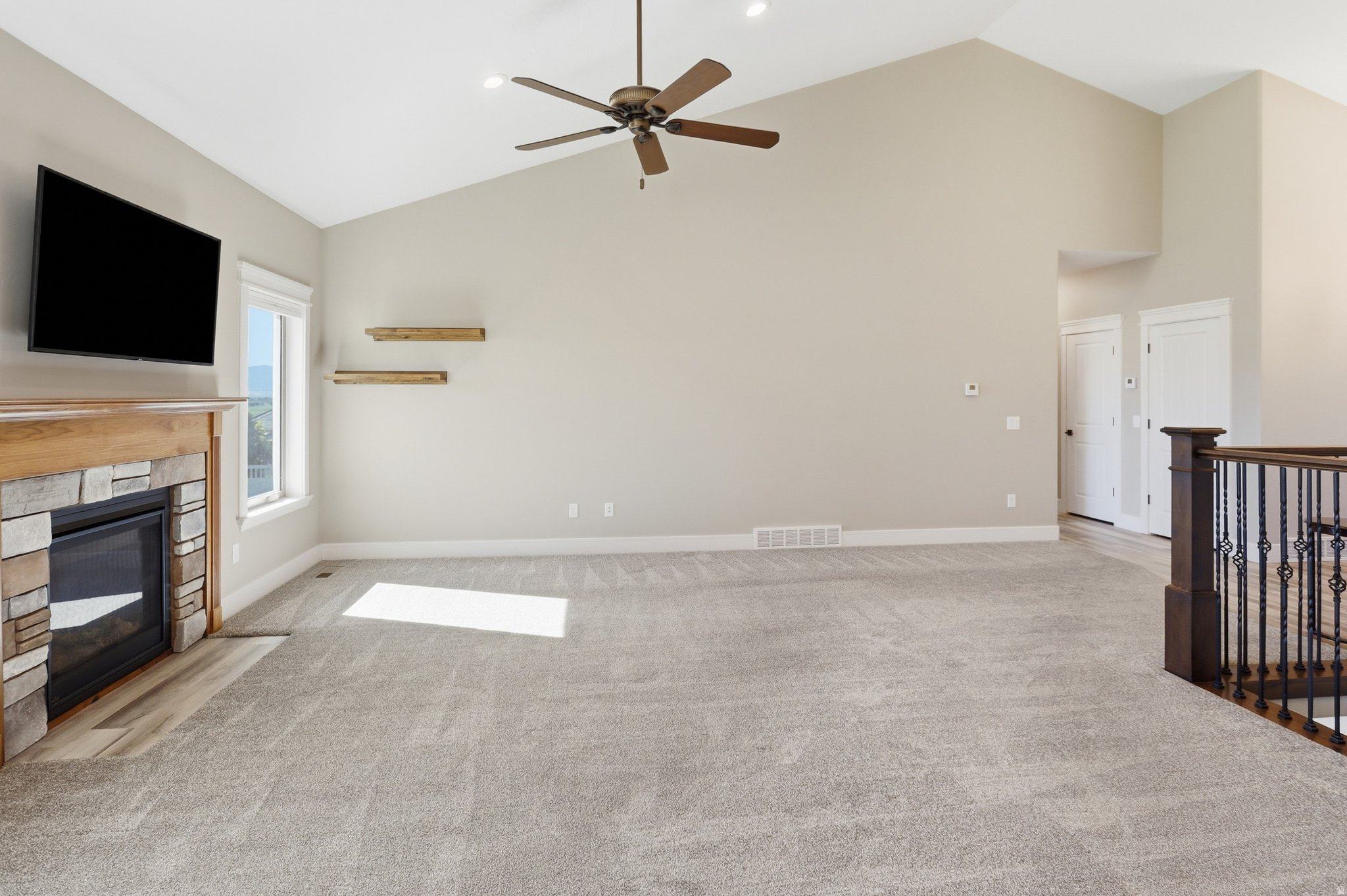 1098 N VALLEY VIEW DR