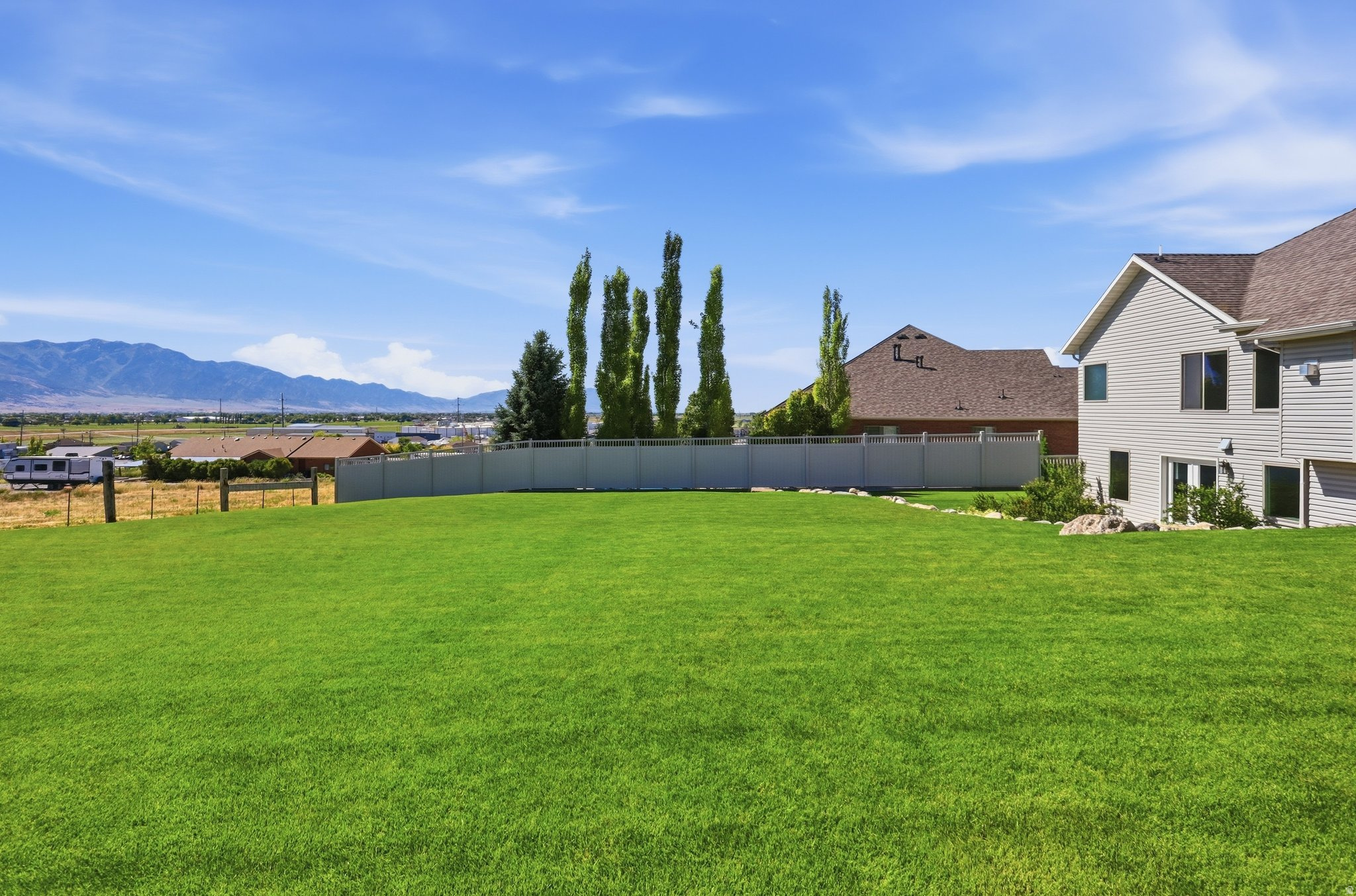 1098 N VALLEY VIEW DR