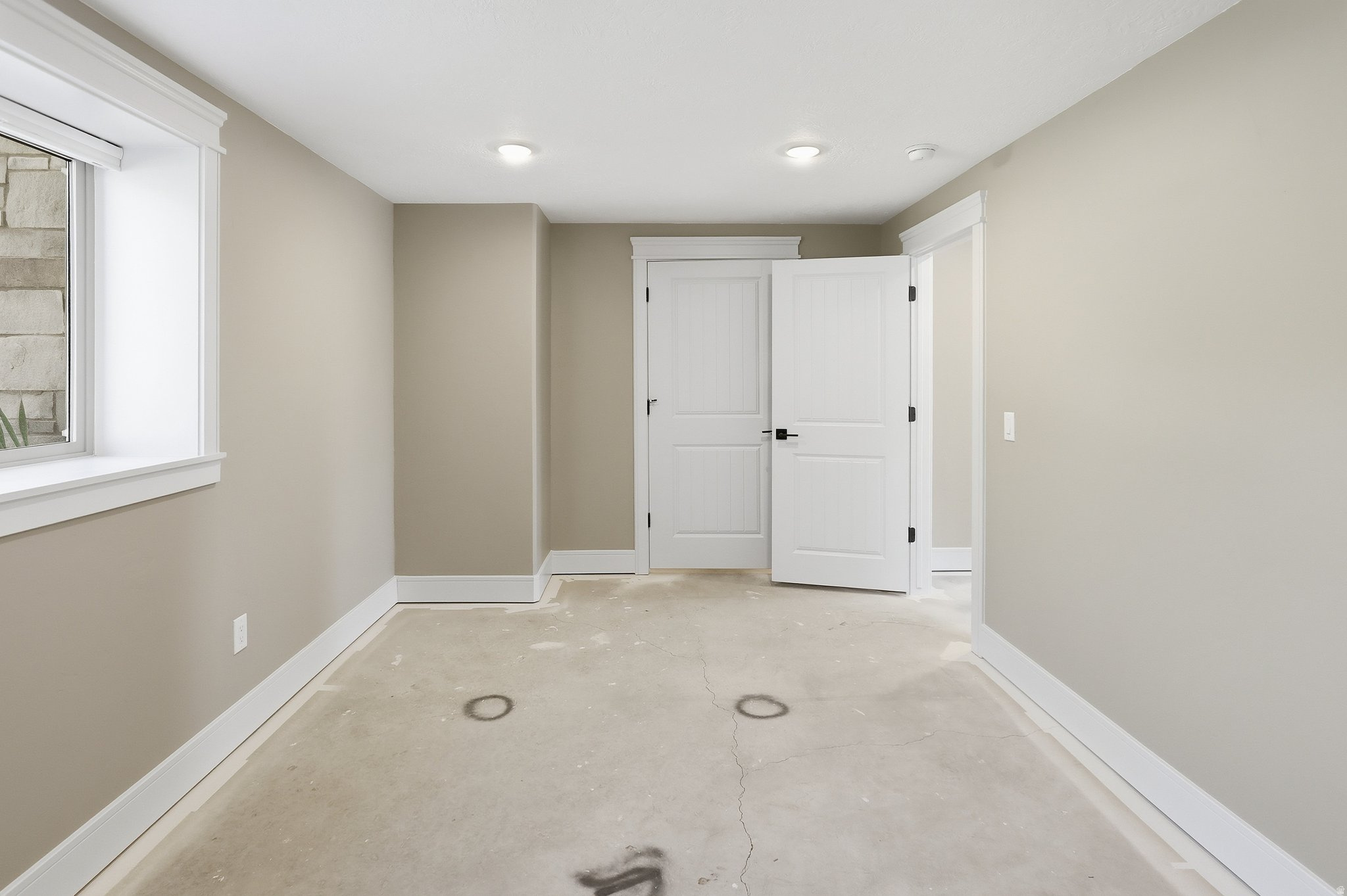 1098 N VALLEY VIEW DR