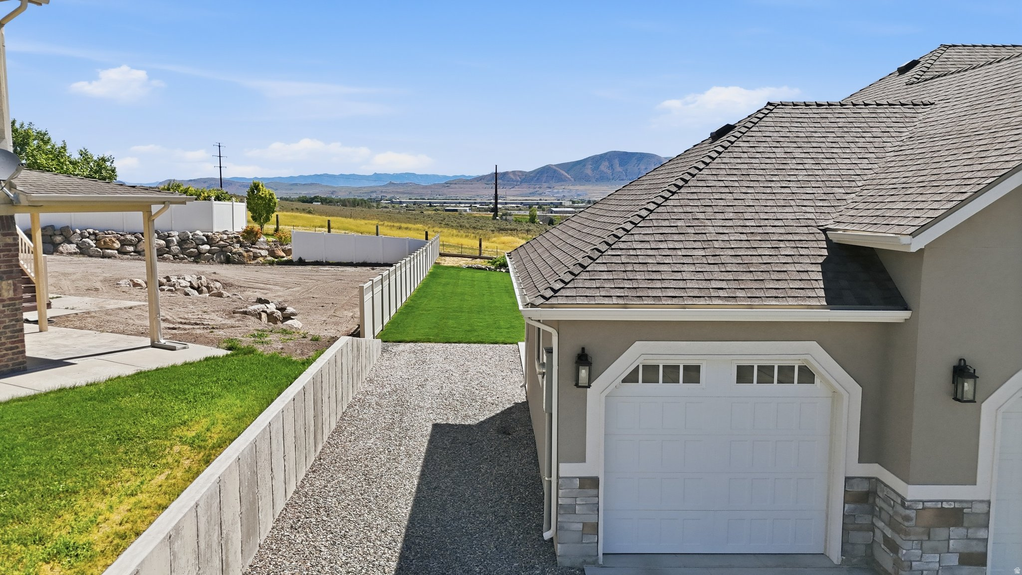 1098 N VALLEY VIEW DR