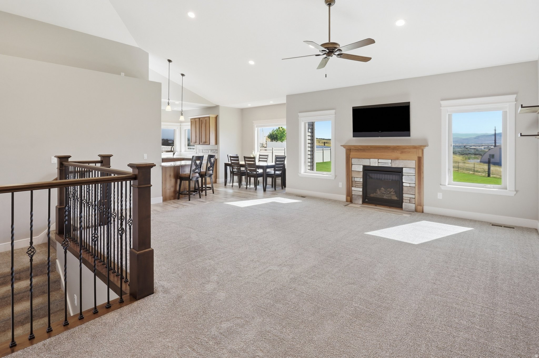 1098 N VALLEY VIEW DR